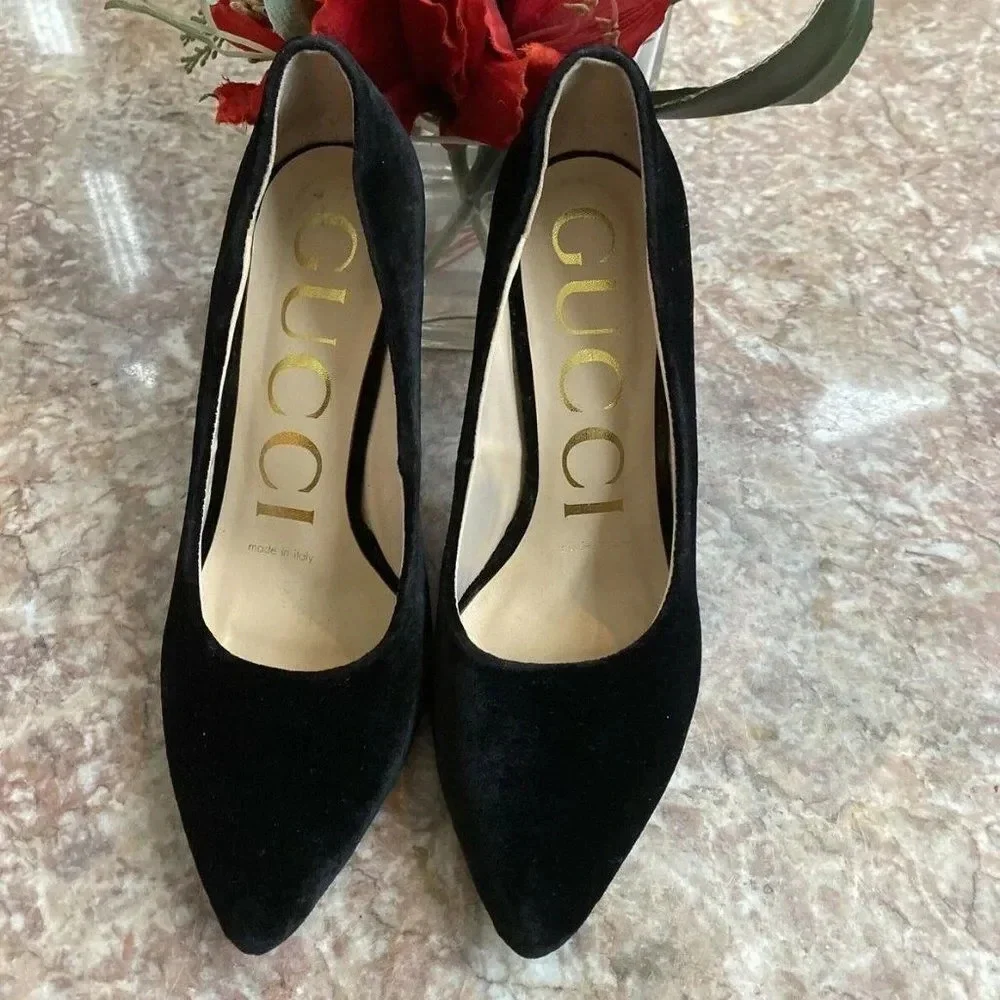Gucci Women's Black Suede Pointed Toe Pumps Heel Size 39.5